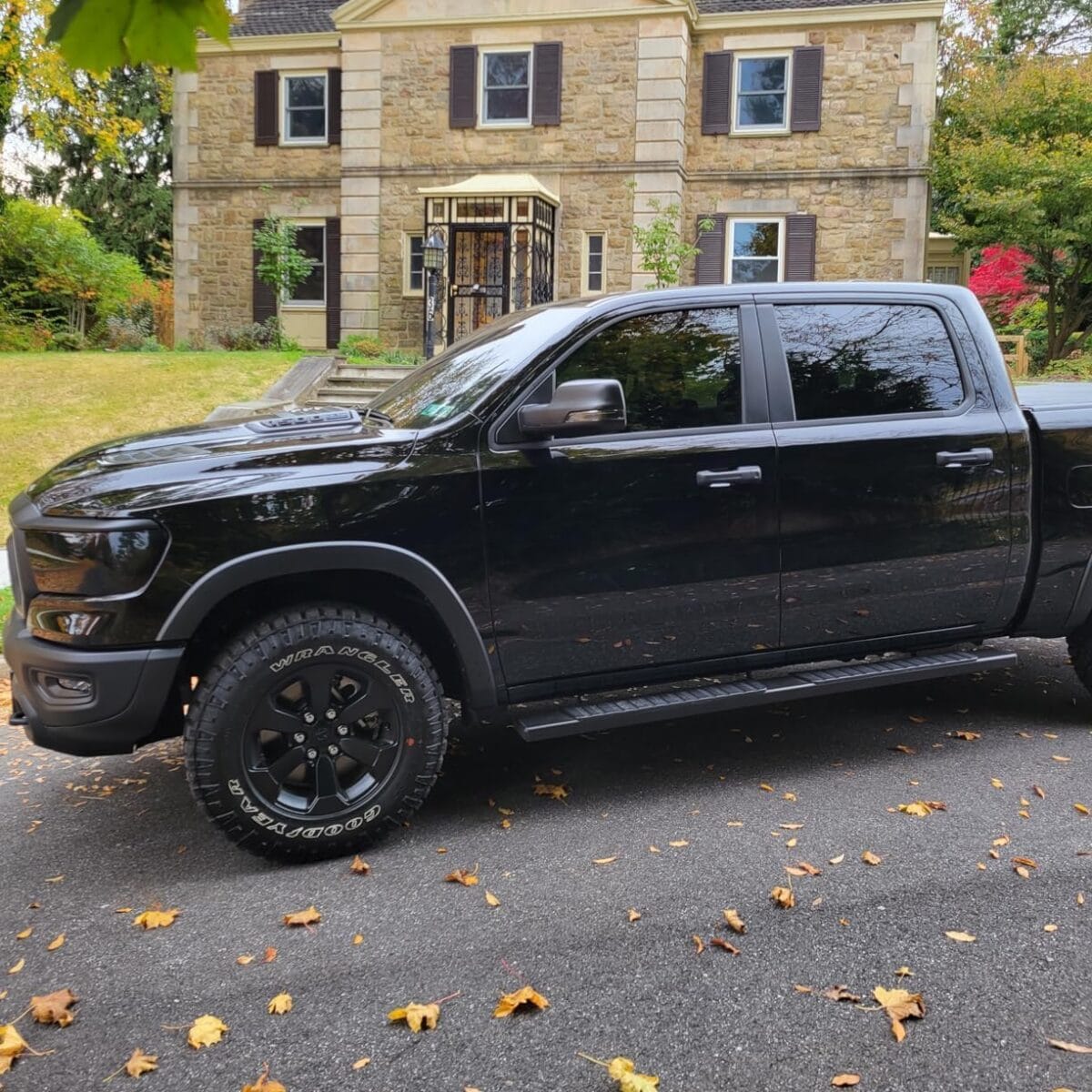 COMNOVA 6 Inches Running Boards& Steps Step Bars Compatible with 2019-2025 Chevy Silverado 1500, 2020-2025 Silverado/Sierra 2500HD 3500HD Crew Cab, A Pair Running Boards for Silverado Crew cab.