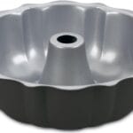 Cuisinart Chef's Classic Nonstick Bakeware 9-1/2-Inch Fluted Cake Pan,Silver