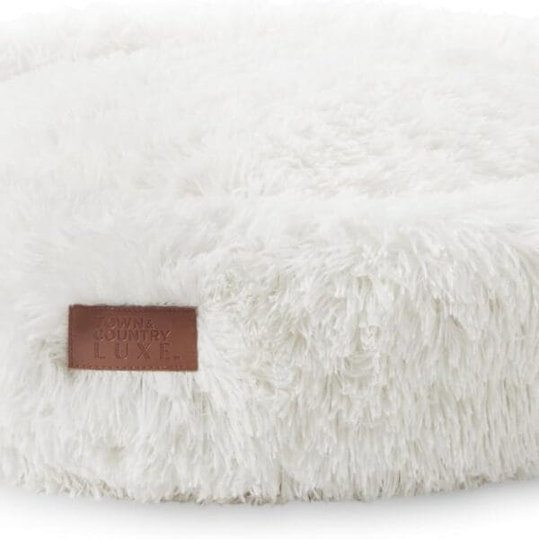 TOWN & COUNTRY LUXE CuddleTown Fuzzy Solid Donut Pet Bed, Soft, Cozy & Calming, Non-Slip Bottom, 100% Machine Washable, Cream, XS 19"x19"x7" Round