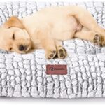 ULIGOTA Dog Bed Crate Pad Plush Dog Crate Mat for Small Medium Large Dogs Soft Dog Bed Anti Slip Fulffy Comfy Kennel Pad