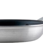 Winco Commercial-Grade Aluminium Fry Pan/Skillet, Non-Stick Finish with Cool Touch Handle, 8"