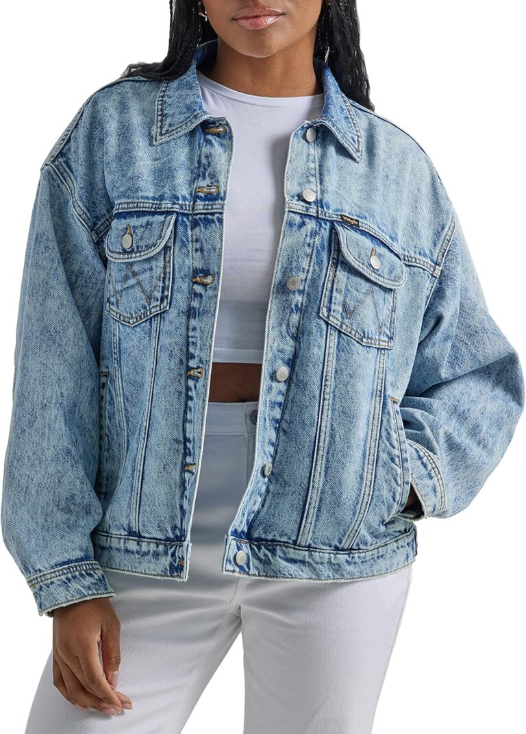 Wrangler womens Relaxed Fit Girlfriend Denim Jacket
