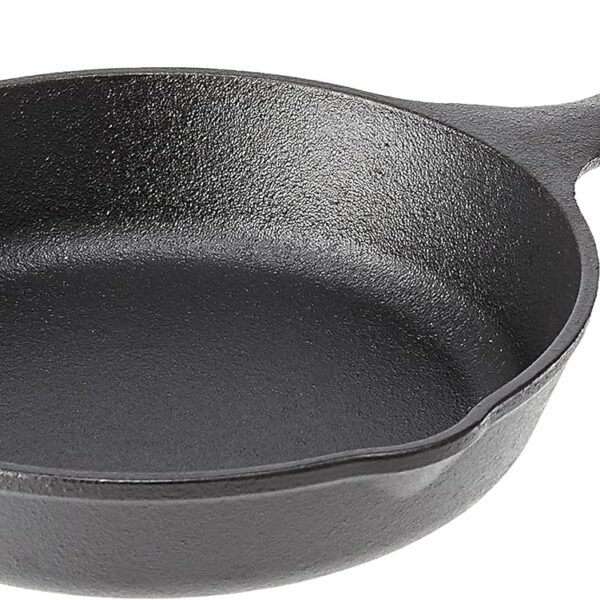 Lodge Wildlife Series - 6.5" Cast Iron Skillet with Wolf Scene